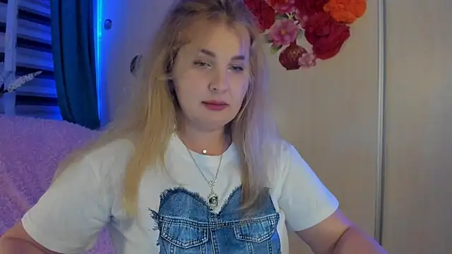 CoraSwon online show from 09/28/25, 04:45