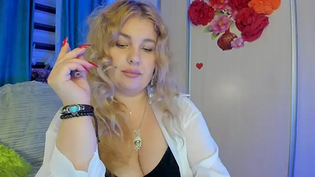 CoraSwon online show from 10/01/25, 05:41