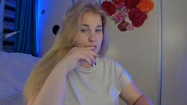 CoraSwon online show from 10/14/25, 05:47