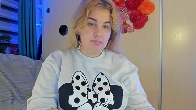 CoraSwon online show from 10/28/25, 09:17