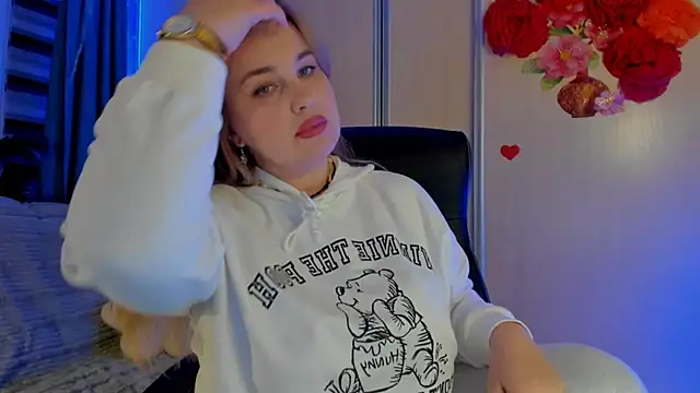 CoraSwon online show from 11/12/25, 04:51