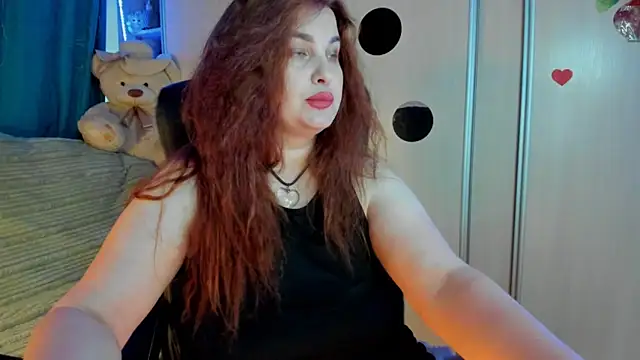 CoraSwon online show from 06/12/26, 03:00