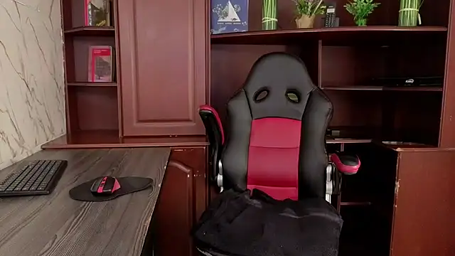 Snapshot of GianellaCox_ chatting on 10/23/25, 01:21 GianellaCox online show from 10/23/25, 01:21