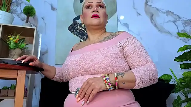 Snapshot of GianellaCox_ chatting on 11/05/25, 01:11 GianellaCox online show from 11/05/25, 01:11