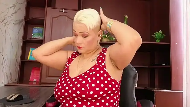 Snapshot of GianellaCox_ chatting on 12/04/25, 02:59 GianellaCox online show from 12/04/25, 02:59