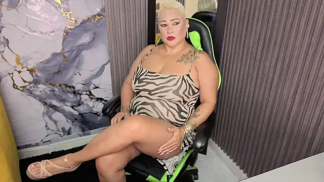 Snapshot of GianellaCox_ chatting on 05/20/26, 12:00 GianellaCox online show from 05/20/26, 12:00