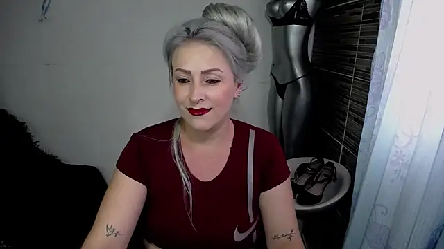 Emma Rizzoo online show from 05/05/26, 07:55