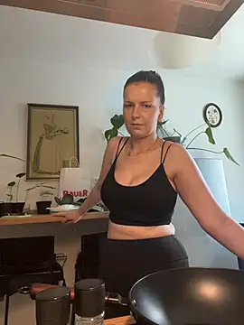 Off  Melonenmandy online show from 08/01/26, 11:53