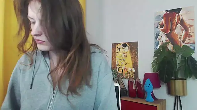 Snapshot of juicyNadine chatting on 09/24/25, 04:49 juicyNadine online show from 09/24/25, 04:49