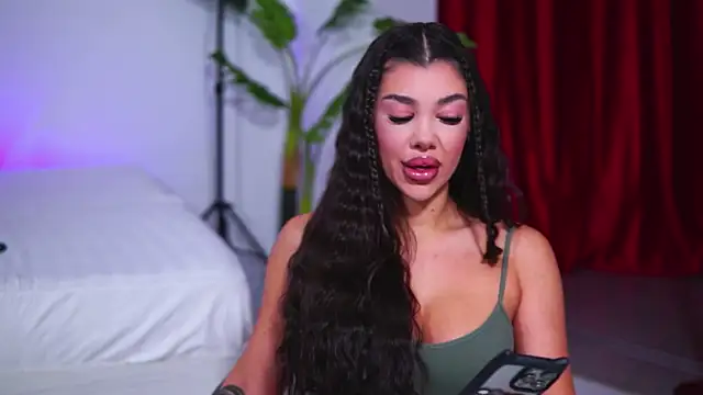 Snapshot of NatyDesiree chatting on 10/04/25, 09:07 NatyDesiree online show from 10/04/25, 09:07