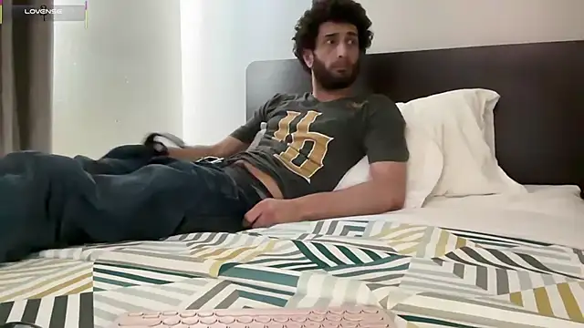 pantslesstraveler plt online show from 09/28/25, 04:45