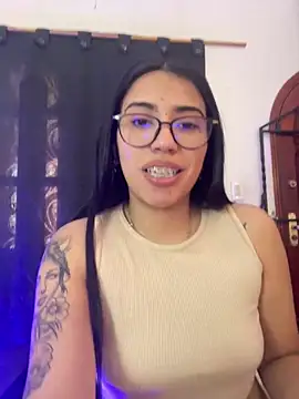 Snapshot of SaritaHot_69 chatting on 12/12/24, 05:15 SaritaHot 69 online show from 12/12/24, 05:15