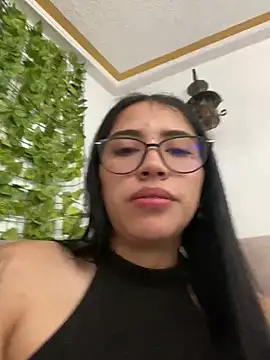 Snapshot of SaritaHot_69 chatting on 12/13/24, 03:43 SaritaHot 69 online show from 12/13/24, 03:43