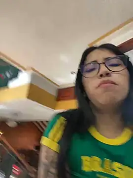 Snapshot of SaritaHot_69 chatting on 12/18/24, 03:55 SaritaHot 69 online show from 12/18/24, 03:55