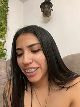 Snapshot of SaritaHot_69 chatting on 12/26/24, 07:05 SaritaHot 69 online show from 12/26/24, 07:05