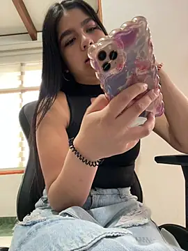 Snapshot of SaritaHot_69 chatting on 02/14/25, 03:47 SaritaHot 69 online show from 02/14/25, 03:47