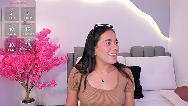 Snapshot of karol_rivera_ chatting on 10/17/25, 10:23 karol rivera online show from 10/17/25, 10:23