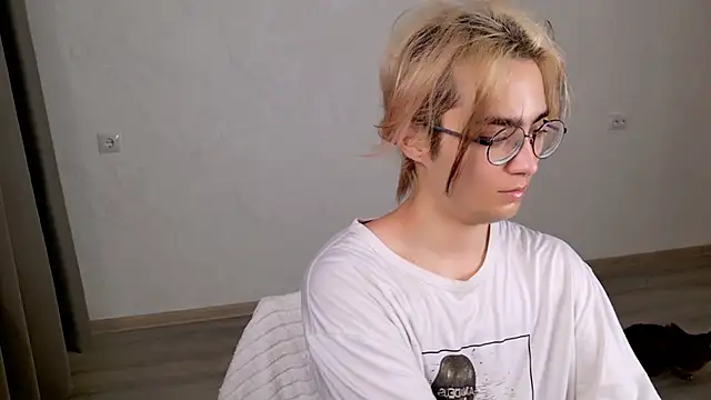 Snapshot of CuteYukiKun chatting on 10/25/25, 03:25 CuteYukiKun online show from 10/25/25, 03:25