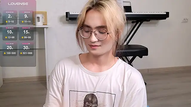 Snapshot of CuteYukiKun chatting on 11/09/25, 09:02 CuteYukiKun online show from 11/09/25, 09:02