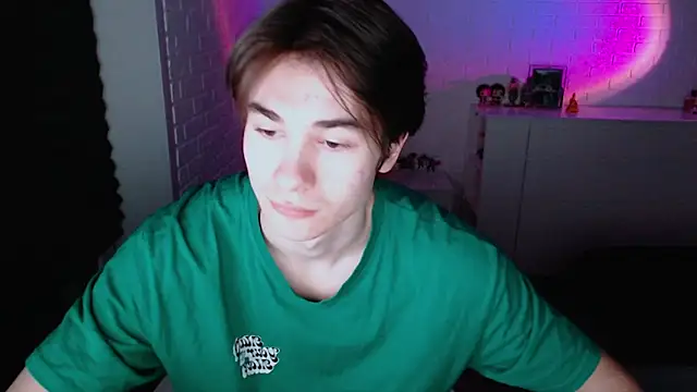 Snapshot of MarkusDean chatting on 10/21/25, 04:08 MarkusDean online show from 10/21/25, 04:08