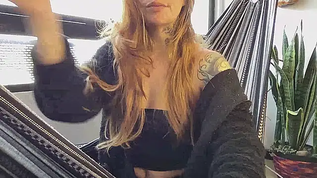 Val   online show from 10/04/25, 09:57