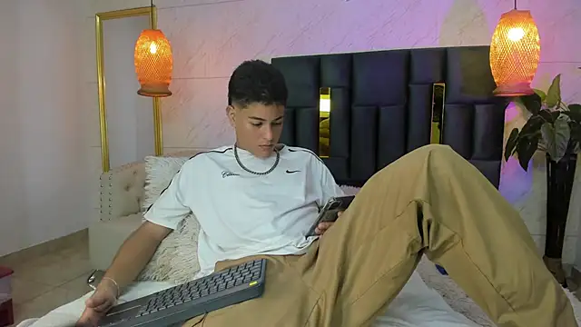 Levy Steve online show from 11/23/25, 04:12