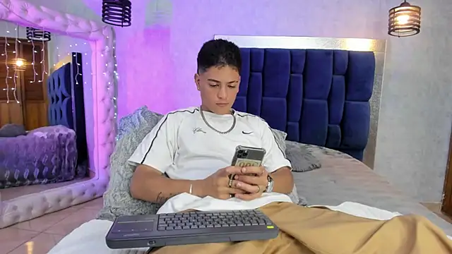 Levy Steve online show from 12/14/25, 04:51