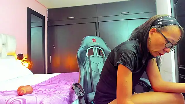 daniela xue online show from 02/07/25, 02:08