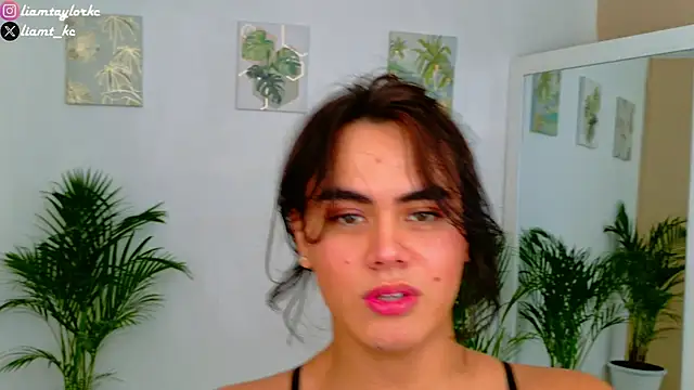 Snapshot of Liam_Taylor chatting on 11/19/25, 04:51 Liam Taylor online show from 11/19/25, 04:51