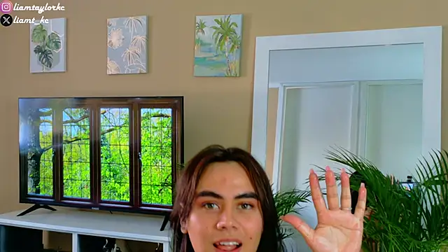 Snapshot of Liam_Taylor chatting on 12/17/25, 09:21 Liam Taylor online show from 12/17/25, 09:21