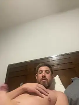 Snapshot of caliguy37 chatting on 12/15/25, 03:33 caliguy37 online show from 12/15/25, 03:33