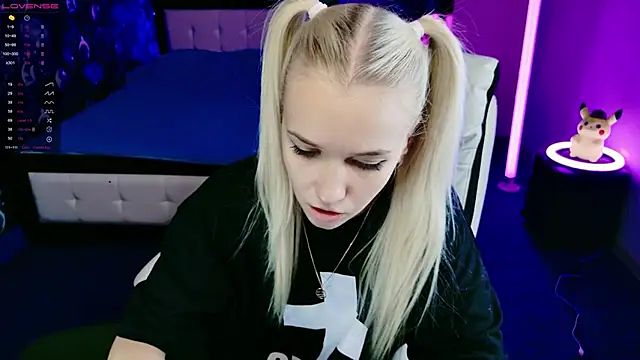 ShhhO O online show from 09/29/25, 01:16