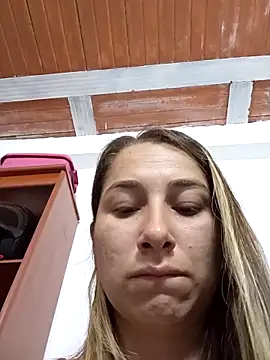 Snapshot of Iris_love18 chatting on 11/08/25, 01:44 Iris love18 online show from 11/08/25, 01:44