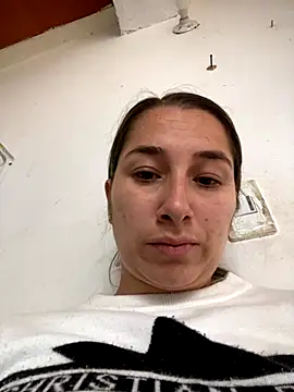 Snapshot of Iris_love18 chatting on 11/17/25, 01:28 Iris love18 online show from 11/17/25, 01:28