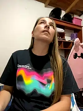 Snapshot of Iris_love18 chatting on 12/04/25, 12:20 Iris love18 online show from 12/04/25, 12:20