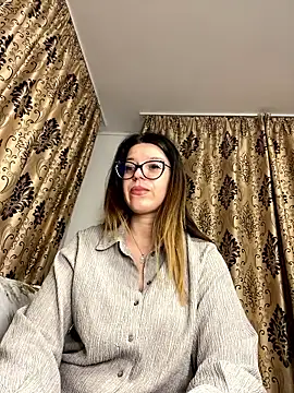 Snapshot of NadiraNoor chatting on 11/17/25, 10:59 NadiraNoor online show from 11/17/25, 10:59