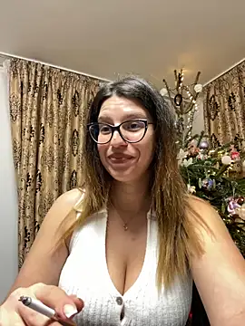 NadiraNoor online show from 12/17/25, 09:32