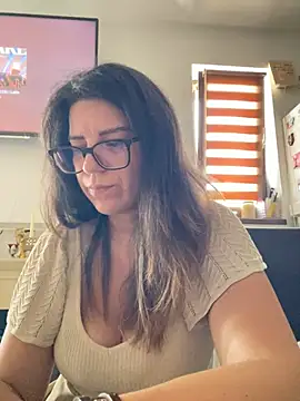 NadiraNoor online show from 06/06/26, 05:56