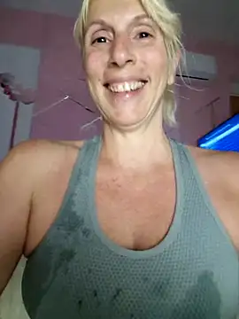 Snapshot of Ina_HotX chatting on 10/02/25, 04:58 Ina HotX online show from 10/02/25, 04:58