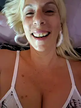 Snapshot of Ina_HotX chatting on 10/07/25, 02:14 Ina HotX online show from 10/07/25, 02:14