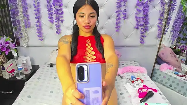 arianaa tompsoon online show from 02/12/26, 08:04