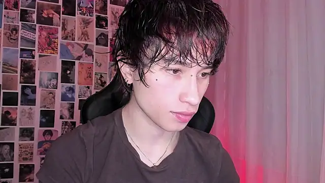 Snapshot of liamelf chatting on 11/18/25, 05:45 liamelf online show from 11/18/25, 05:45