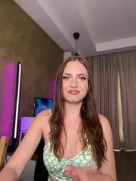 Snapshot of AvaGianna chatting on 10/18/25, 09:21 AvaGianna online show from 10/18/25, 09:21