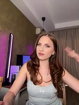 Snapshot of AvaGianna chatting on 10/19/25, 08:48 AvaGianna online show from 10/19/25, 08:48