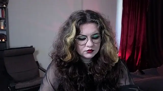 Snapshot of Laura_Karamazov chatting on 09/27/25, 09:47 Laura Karamazov online show from 09/27/25, 09:47