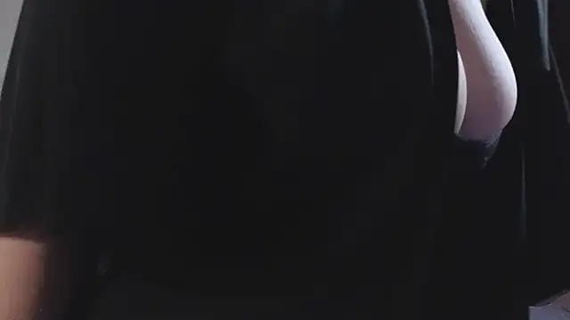 Snapshot of Laura_Karamazov chatting on 10/22/25, 11:21 Laura Karamazov online show from 10/22/25, 11:21