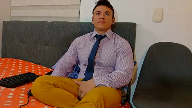 Snapshot of MarksMuscle chatting on 09/13/25, 03:39 MarksMuscle online show from 09/13/25, 03:39