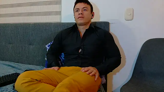 Snapshot of MarksMuscle chatting on 10/04/25, 05:49 MarksMuscle online show from 10/04/25, 05:49