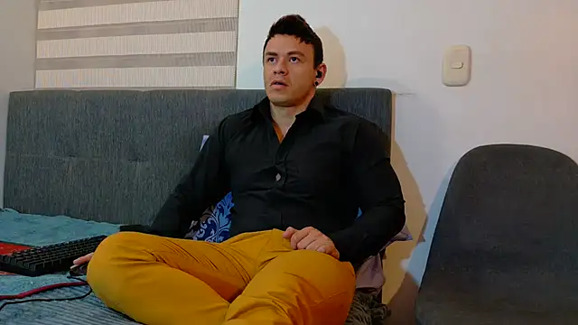 Snapshot of MarksMuscle chatting on 10/12/25, 06:01 MarksMuscle online show from 10/12/25, 06:01