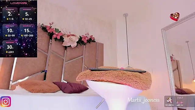 Martinaa Jones  online show from 01/12/25, 07:10